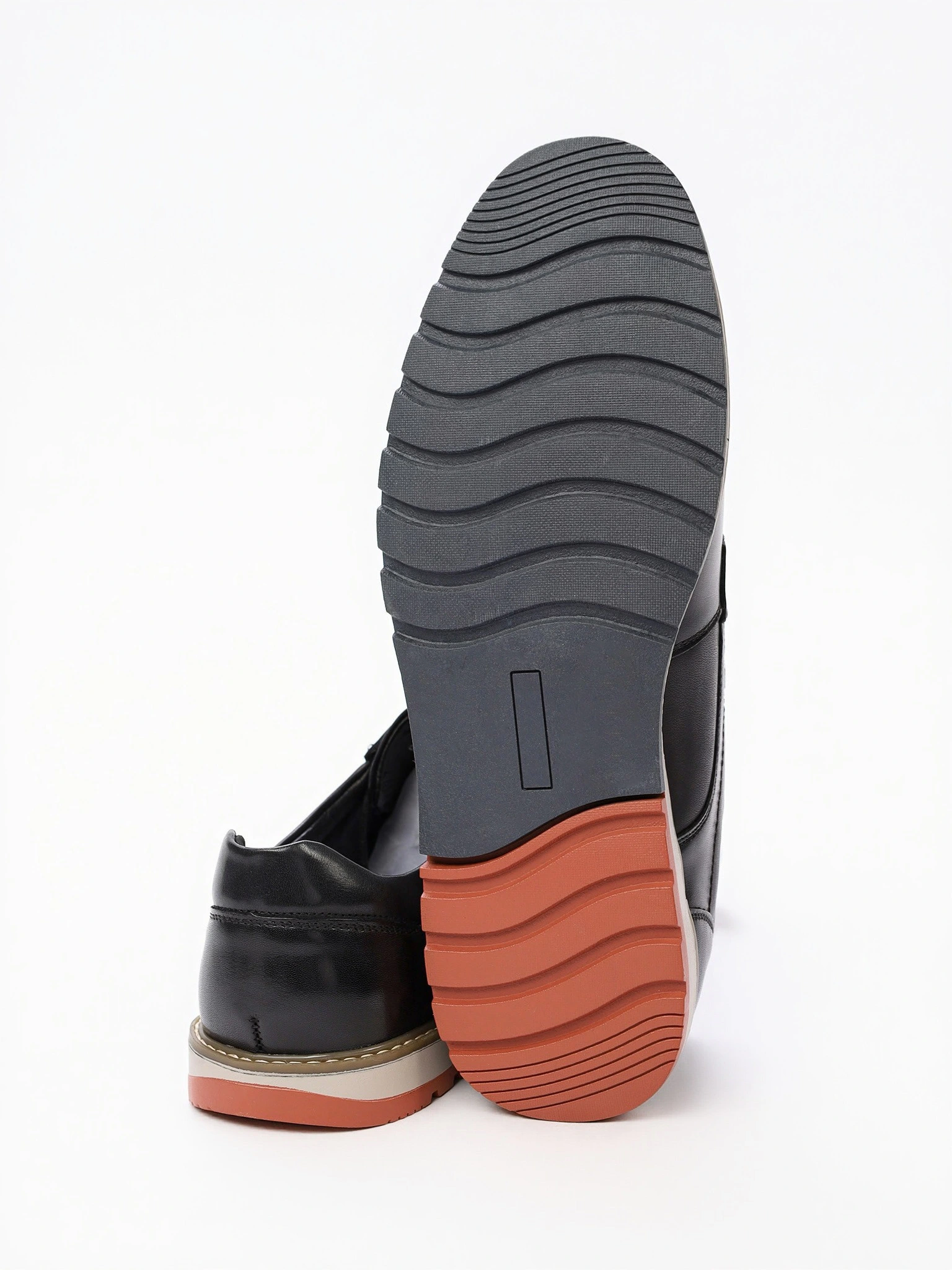 Туфли-дерби черного цвета со шнуровкой